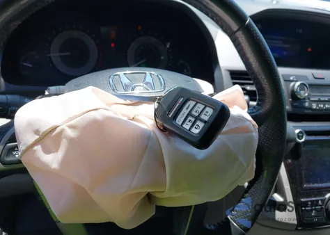 2016 Honda Odyssey Touring/Touring Elite z USA, uszkodzony, nr VIN 5FNRL5H96GB142539